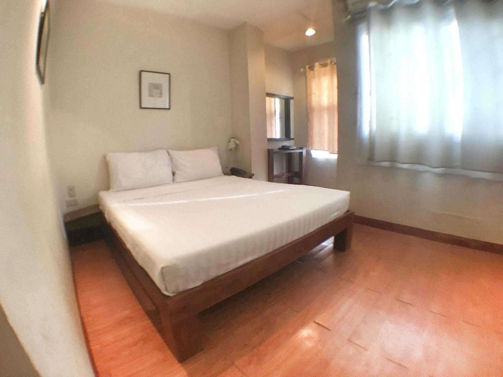 Hotel Ilocos Rosewell Zewnętrze zdjęcie
